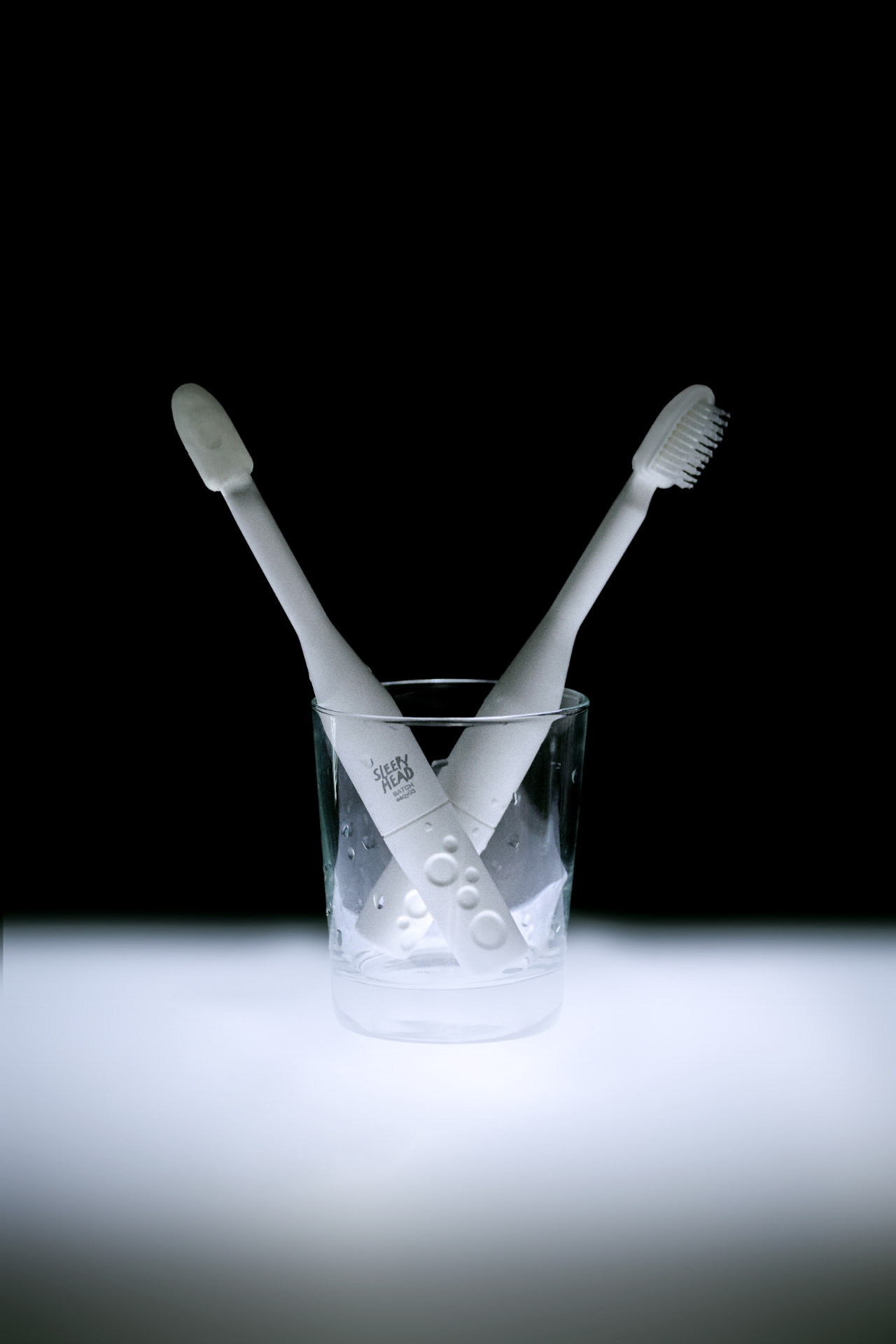 Two LUNA 3D+ sonic toothbrushes standing in a glass